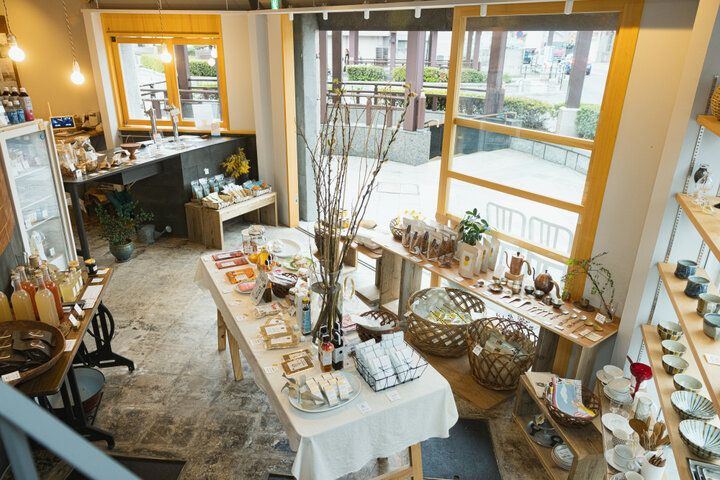 宮島への玄関口・宮島口にある「みやじまぐちPROLU」で瀬戸内のおみやげ探し