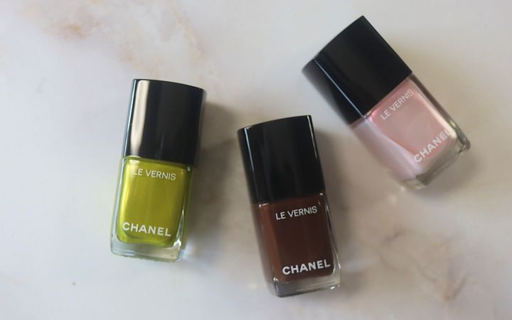シャネルの「2024年サマーコレクション」を全色スウォッチ！イエベ、ブルベ別のおすすめも紹介