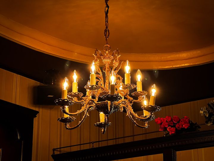 「ローヤル珈琲店」のシャンデリア