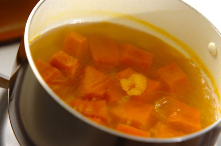 カボチャのマスタードサラダの下準備1