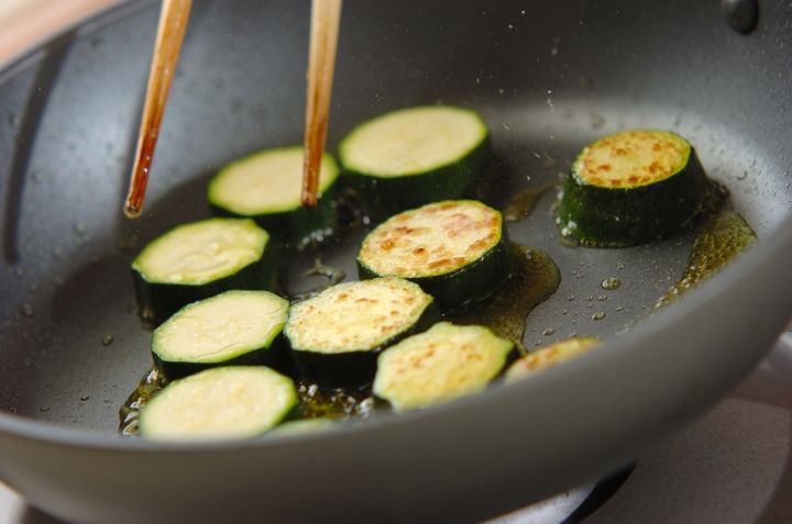 ズッキーニのカレーマリネの作り方1