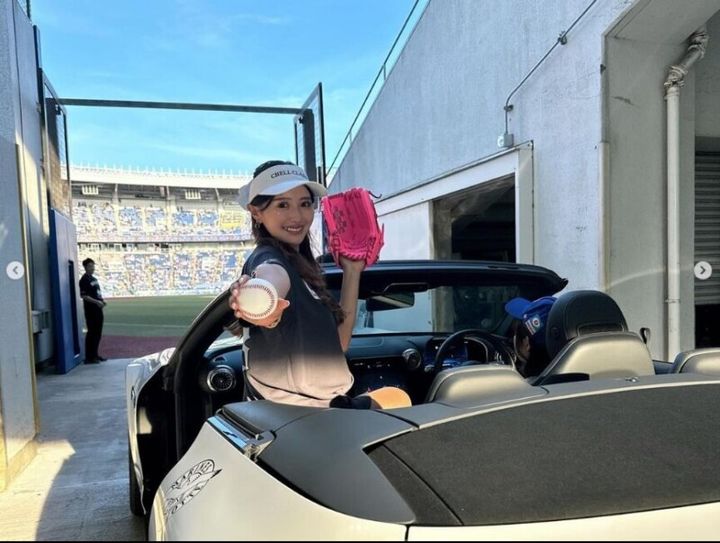 臼井麗香、“ショーパン姿”で始球式に登場！「ホールインワン」の声