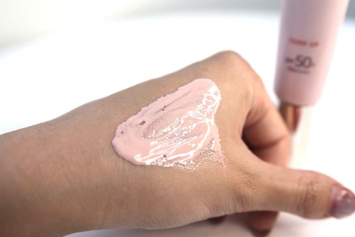 画像: ひと塗りで外出OK！【エリクシール】の多機能UV乳液が8位に