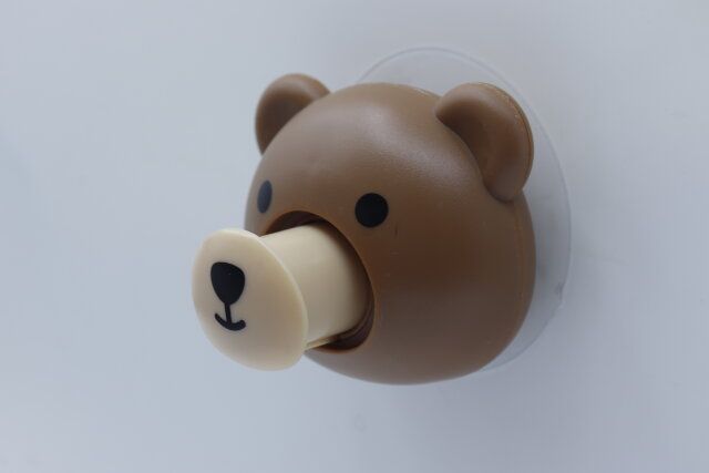 ダイソーの押すと飛び出るフック（アニマル）の使用時の状態