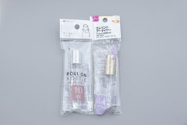 ダイソーのコロンローラーステンレスボール（約10ml）とエレガントアトマイザー（4ml）のパッケージ