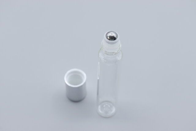 ダイソーのコロンローラーステンレスボール（約10ml）のデザイン