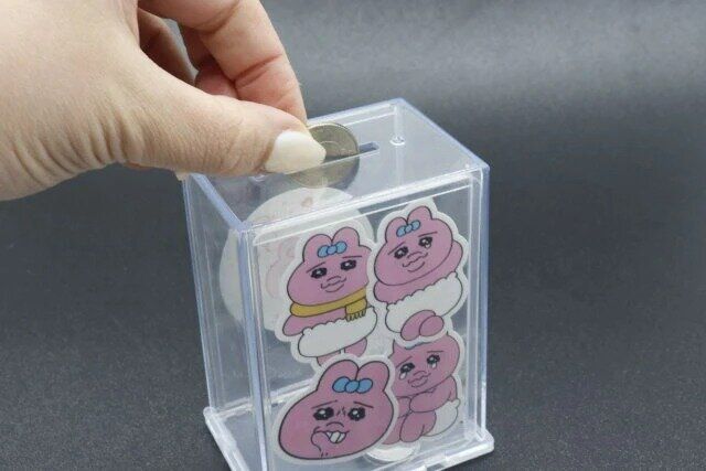 ヲタ活グッズ チェキ挿入型貯金箱使用例
