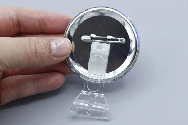 缶バッジスタンド使用例