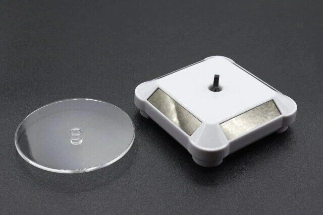 ソーラー式 回転台 白色