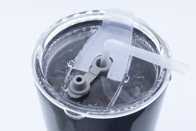 ダイソーのシンプルステンレスタンブラーのストロー穴