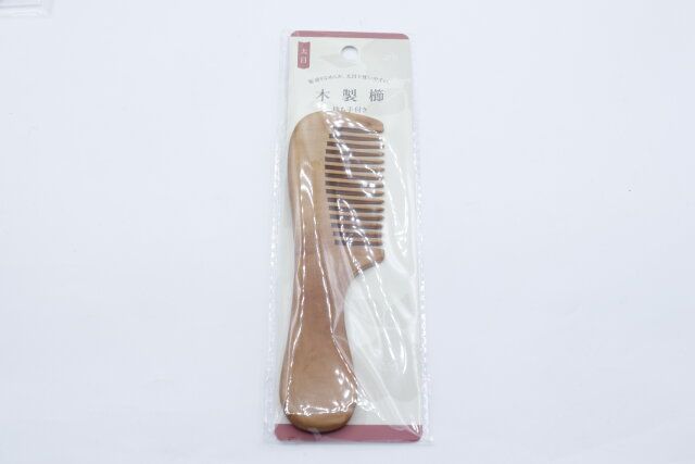セリアの木製櫛（持ち手付き、太目）のパッケージ