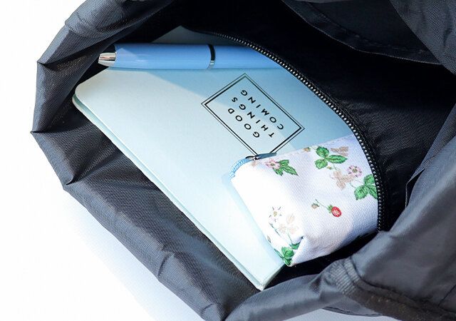 宝島社のW-CLUTCHの防水ショルダーバッグ付録8