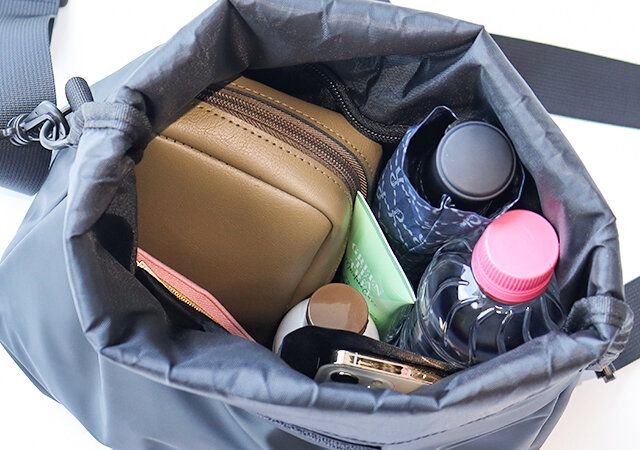 宝島社のW-CLUTCHの防水ショルダーバッグ付録10