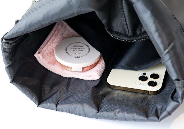 宝島社のW-CLUTCHの防水ショルダーバッグ付録9