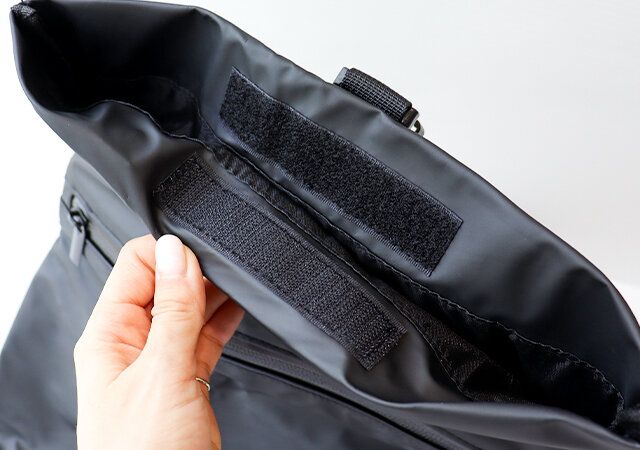 宝島社のW-CLUTCHの防水ショルダーバッグ付録7