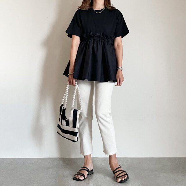 フリルトップスコーデ