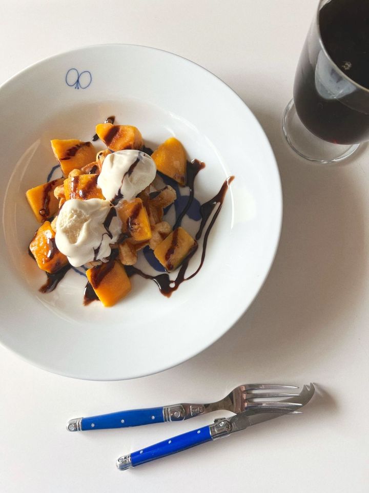 【簡単アレンジレシピ】ジューシーマンゴーのワッフルアイスのせ【渡辺友美子のコーヒーに合うお菓子のレシピ vol.49 〜レシピで旅するヨーロッパ〜】