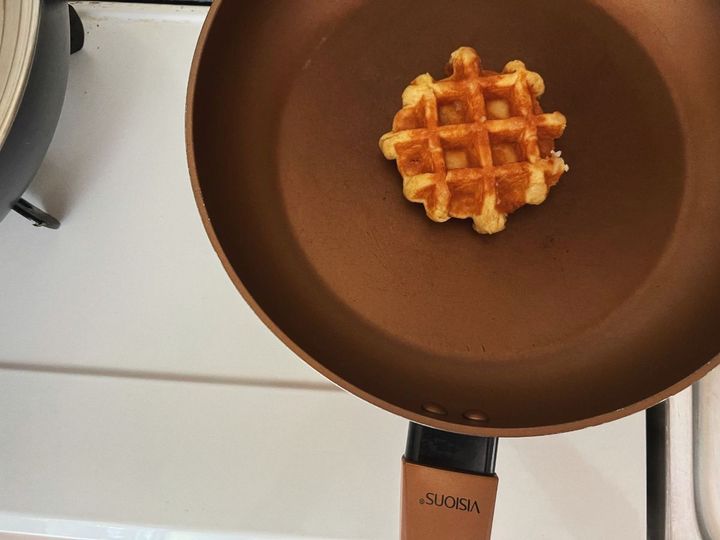 【簡単アレンジレシピ】ジューシーマンゴーのワッフルアイスのせ【渡辺友美子のコーヒーに合うお菓子のレシピ vol.49 〜レシピで旅するヨーロッパ〜】