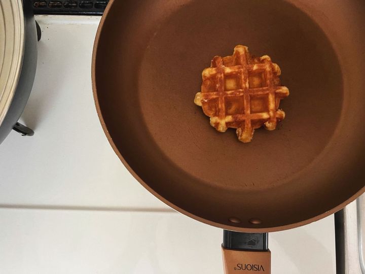 【簡単アレンジレシピ】ジューシーマンゴーのワッフルアイスのせ【渡辺友美子のコーヒーに合うお菓子のレシピ vol.49 〜レシピで旅するヨーロッパ〜】