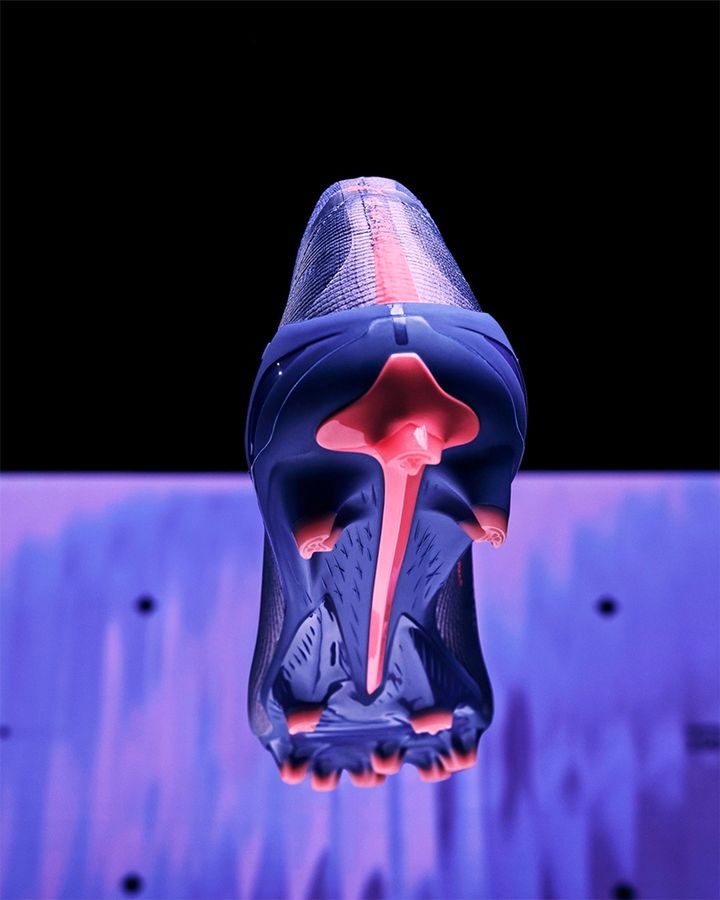 三笘薫が着用！PUMA史上最強のスピードスパイク『ウルトラ5』登場 超高反発の”カーボン搭載モデル”も