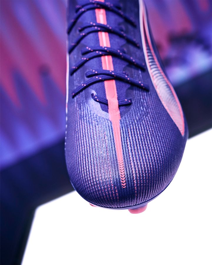 三笘薫が着用！PUMA史上最強のスピードスパイク『ウルトラ5』登場 超高反発の”カーボン搭載モデル”も