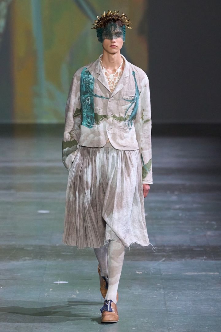 アンダーカバー 2025年春夏メンズコレクションより。