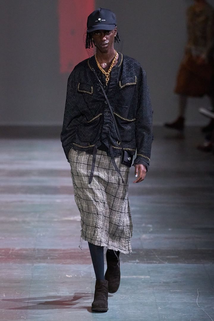 ンダーカバー 2025年春夏メンズコレクションより。