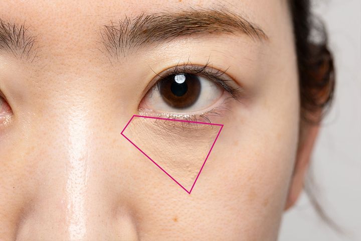 目の下のたるみをカバーしてリフトアップも叶えるメイク術