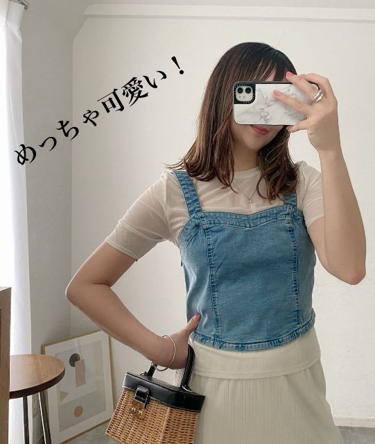 GUのデニムビスチェを着たコーデ