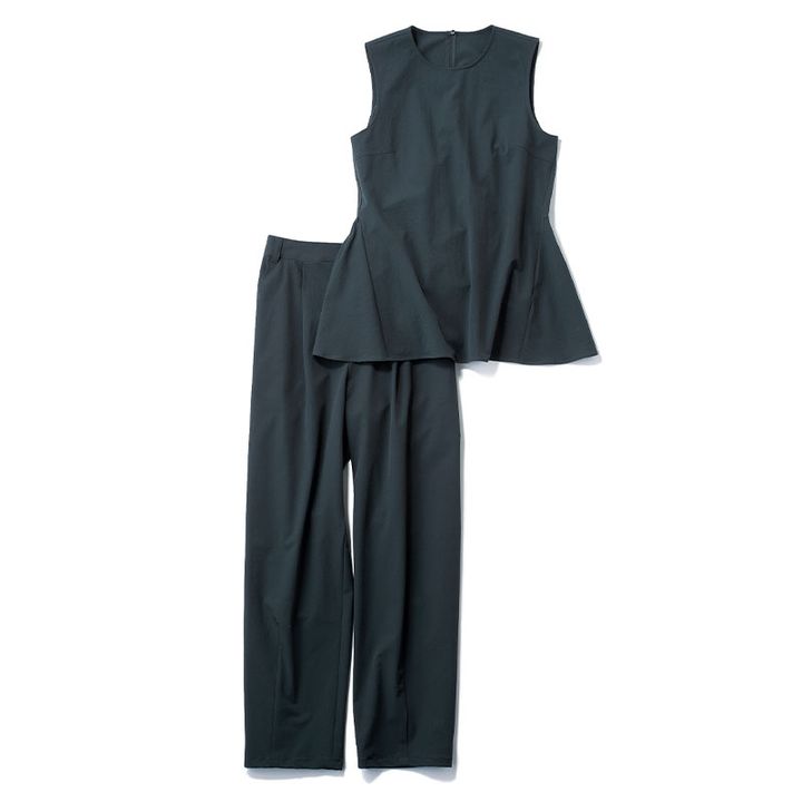 アルページュストーリーのペプラムトップスとパンツの黒セットアップ