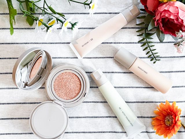 テーブルに並んだ「薬用ベースメイクシリーズ」