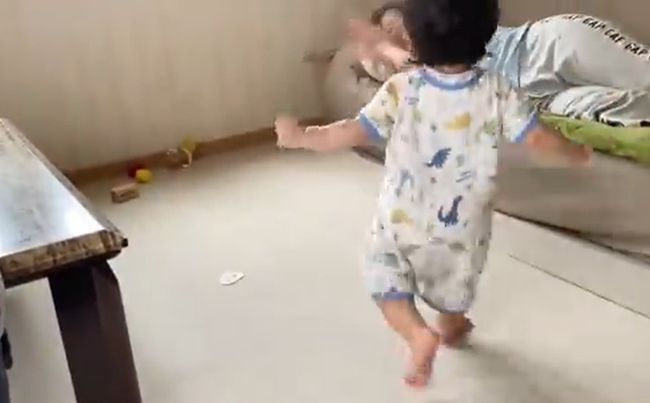 19才差の姉弟、ソファで寝てしまった姉を起こす手段に、もうメロメロ！い！