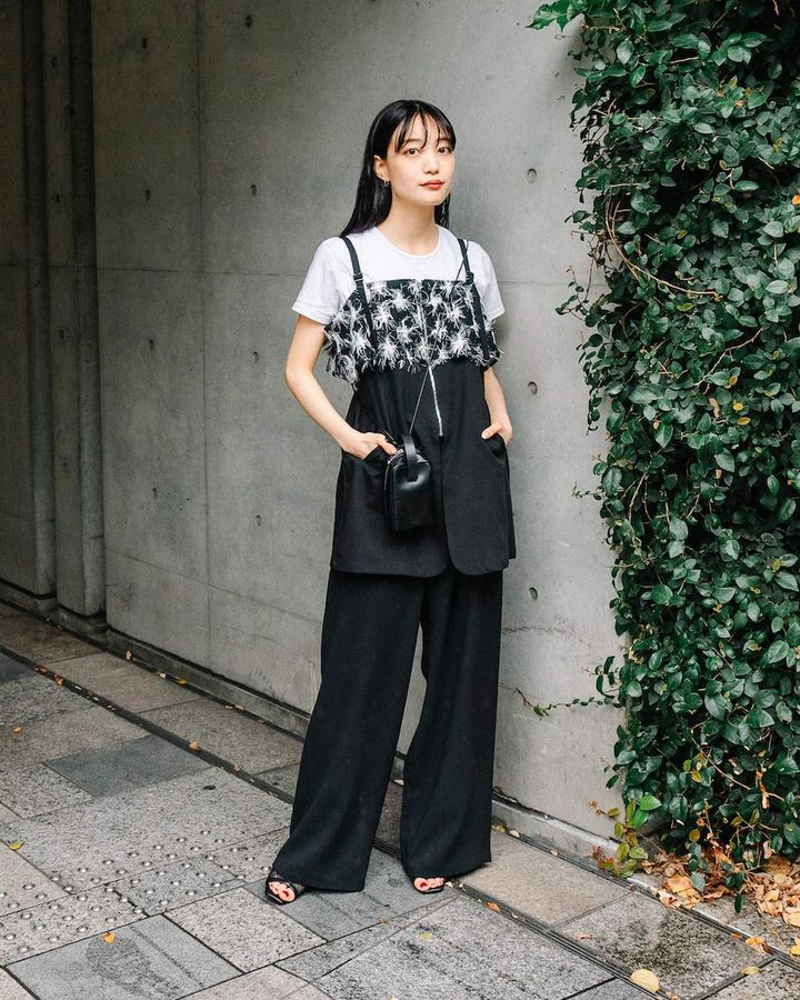 都会的な“モノトーンルック”のお手本スタイル5選。差し色上手がお洒落を制す！【TOKYO SNAP】