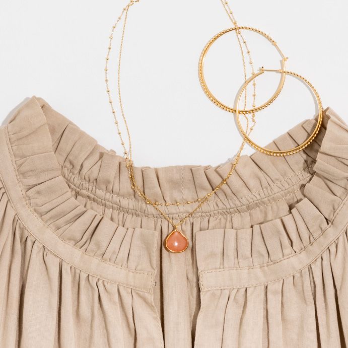 アフターゴルフを華やかに！ ロングワンピース＆華奢ジュエリーのセット買い提案