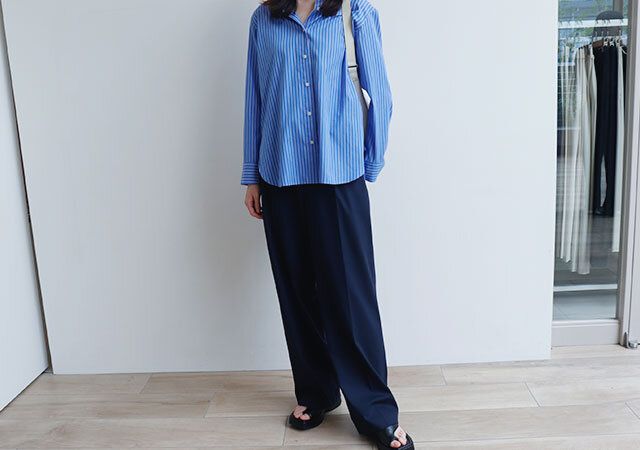 ユニクロのタックワイドパンツネイビー2