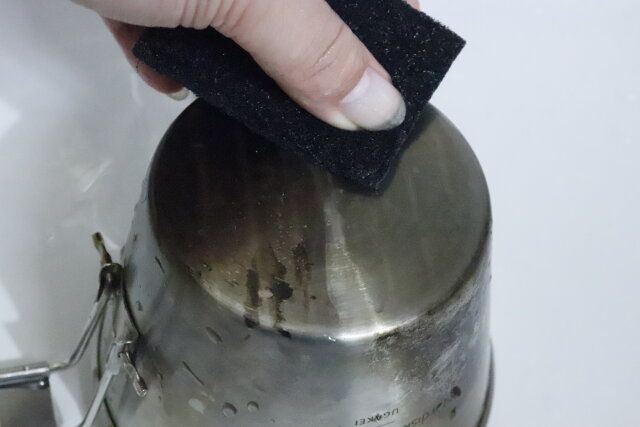 ダイソーの水で磨けるコゲ落とし不織布（シートタイプ、12枚）