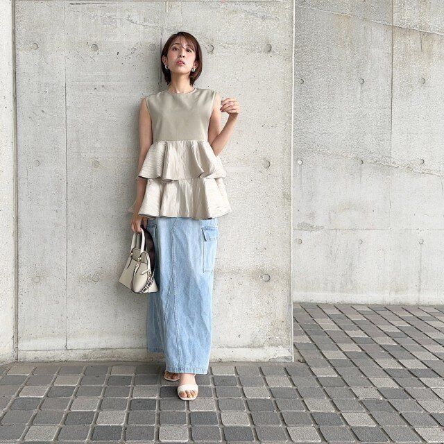 ノースリーブブラウス×デニムスカートコーデ