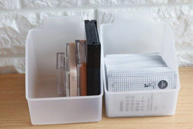 ななめカットで取り出しやすい仕切りケース