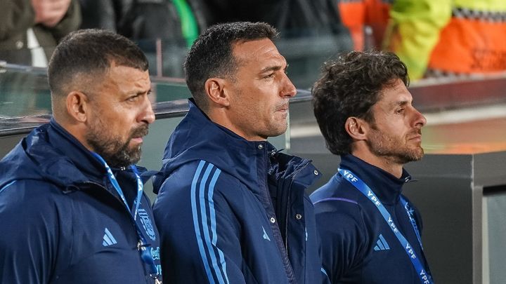 コパ・アメリカで“遅刻”のアルゼンチン代表、アイマールが監督代行 スカローニ監督はベンチ入り禁止処分