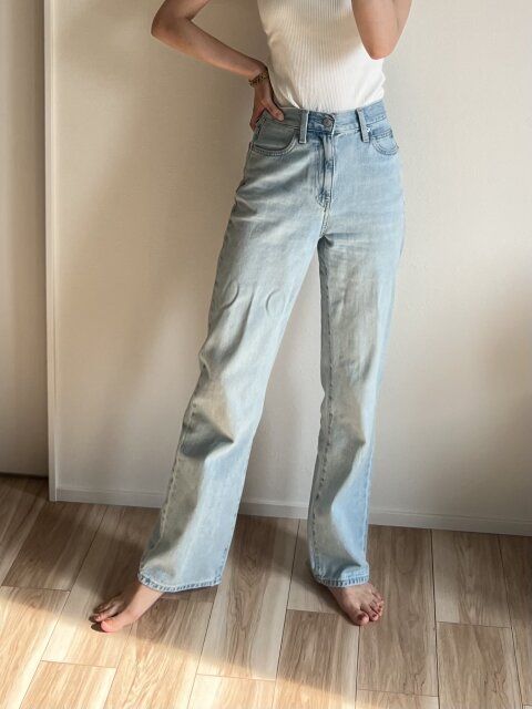 ユニクロワイドストレートジーンズのブルー着用感