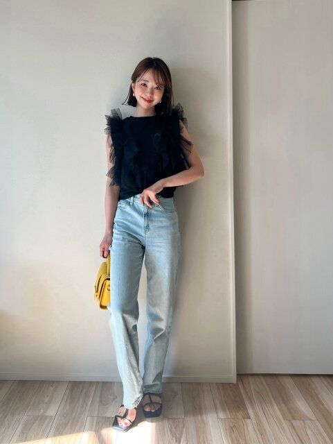 ユニクロワイドストレートジーンズとチュールトップスコーデ