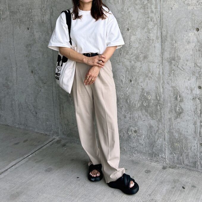 ダイソー「ミッキートートバッグ」×タックワイドパンツ