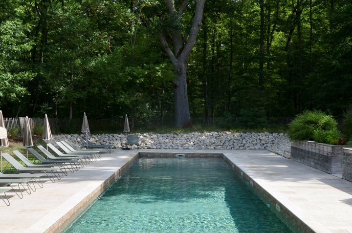 5月から10月まで、宿泊者限定で屋外プールがオープンする。 Photo_ Itshenriette