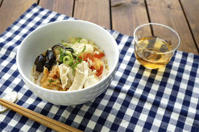 成城石井自家製 3種夏野菜と豚バラキムチの冷やし島原手延べぶっかけそうめん