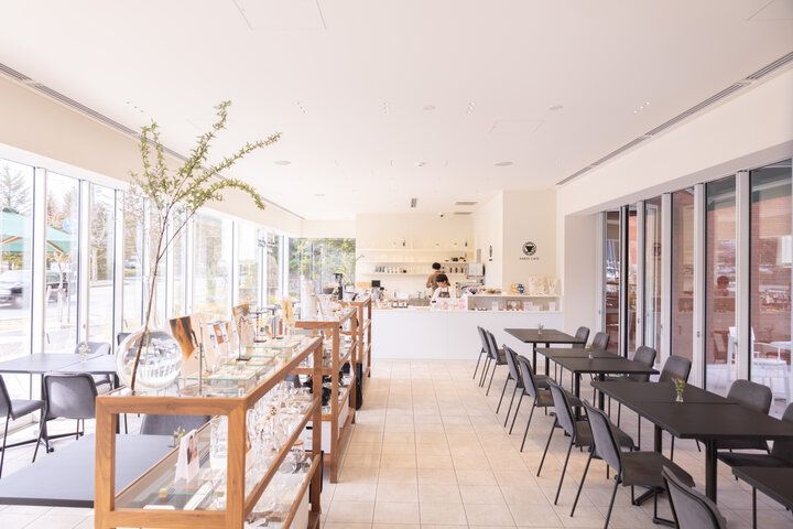 アートな耐熱ガラスを眺めながら「HARIO CAFE 軽井沢安東美術館店」でコーヒータイム