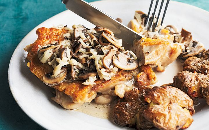 グリルチキンのマッシュルームクリームソースかけ