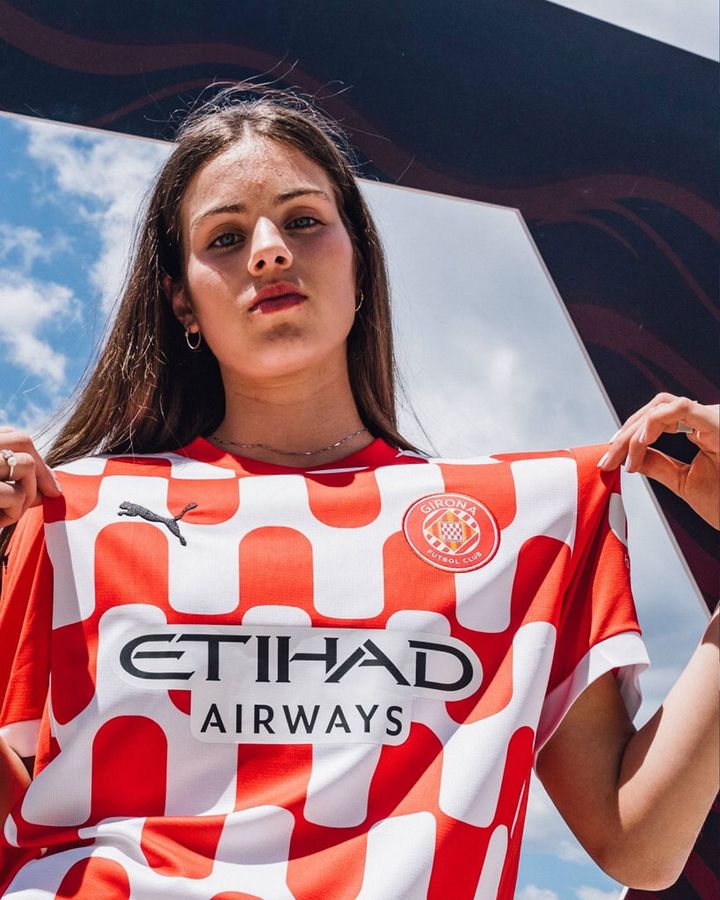 胸ロゴを“ETIHAD”に変更！ジローナが2024-25新ユニフォームを発表 「シティFG」の雰囲気が強まる