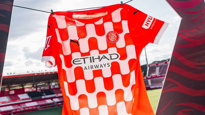 胸ロゴを“ETIHAD”に変更！ジローナが2024-25新ユニフォームを発表 「シティFG」の雰囲気が強まる