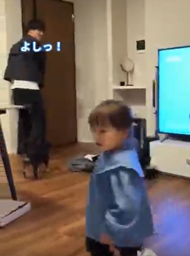 私を置いて出かけちゃうの！？ パパvsママ、その様子を見た１才ちゃんの様子がかわいすぎる！！