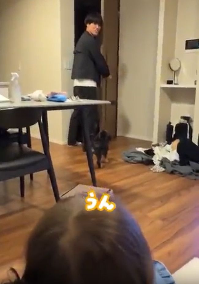 私を置いて出かけちゃうの！？ パパvsママ、その様子を見た１才ちゃんの様子がかわいすぎる！！